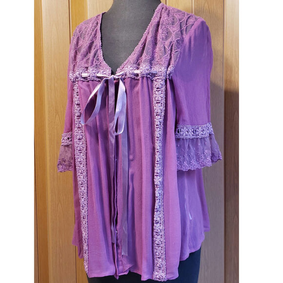 Old Navy Lavender Lace Accent Blouse - Picture 2 of 5